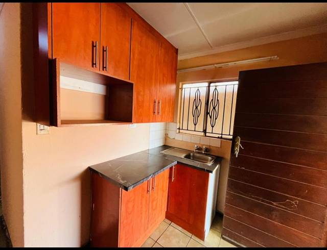 2 BEDROOM PROPERTY TO RENT IN PROTEA GLEN EXT